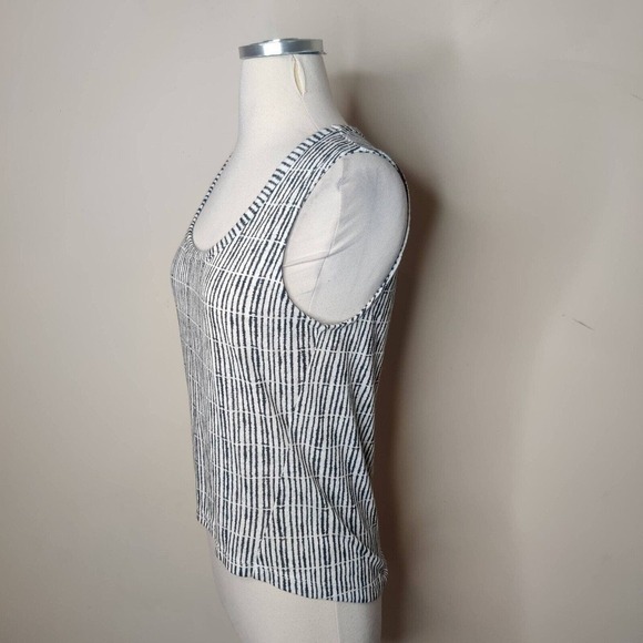 Athleta Breezy Muscle Tank White Black Print Hi Low - Picture 5 of 7